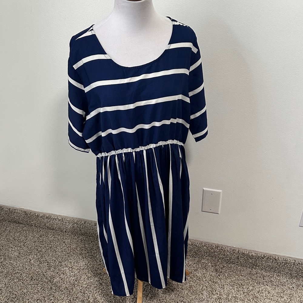 🦎 NWT Alisha & Chloe Dress